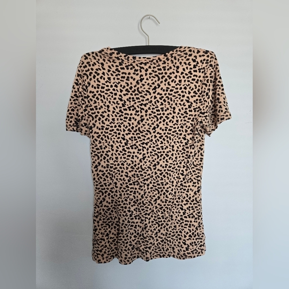 Apt. 9 Leopard Print Women's V neck - Picture 3 of 3